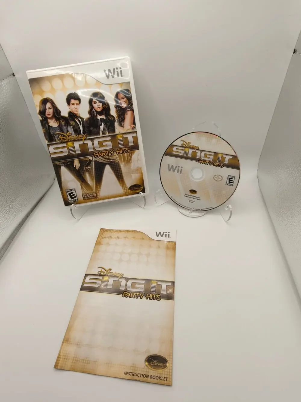 Disney Sing It: Party Hits (Nintendo Wii) CIB Complete